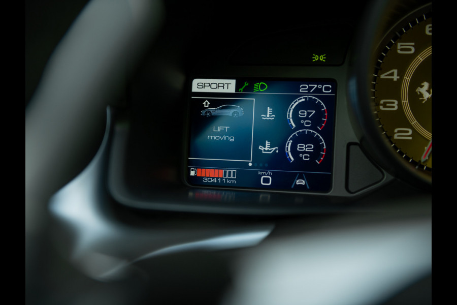 Ferrari GTC4 6.3 V12 Lusso | Atelier Car | Full spec! | Blu Ahrabian | Pano-dak | Lift | 360 cam | CarPlay