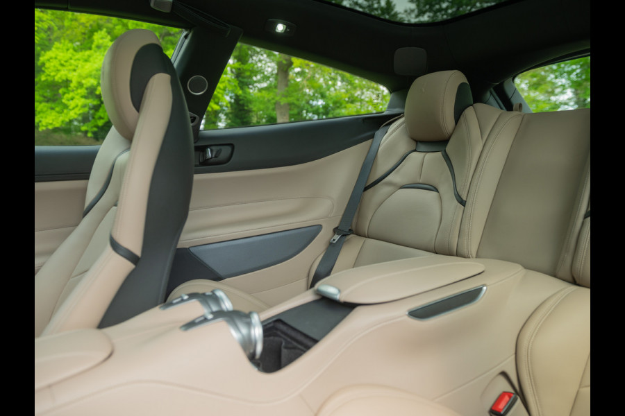 Ferrari GTC4 6.3 V12 Lusso | Atelier Car | Full spec! | Blu Ahrabian | Pano-dak | Lift | 360 cam | CarPlay