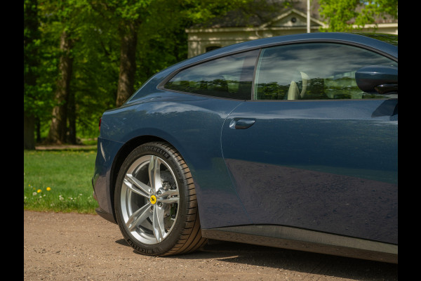 Ferrari GTC4 6.3 V12 Lusso | Atelier Car | Full spec! | Blu Ahrabian | Pano-dak | Lift | 360 cam | CarPlay