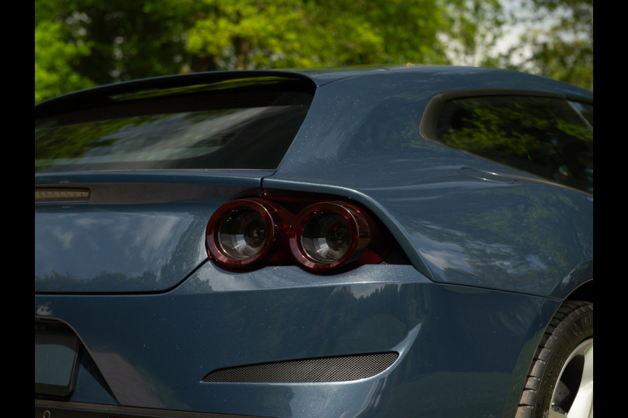 Ferrari GTC4 6.3 V12 Lusso | Atelier Car | Full spec! | Blu Ahrabian | Pano-dak | Lift | 360 cam | CarPlay