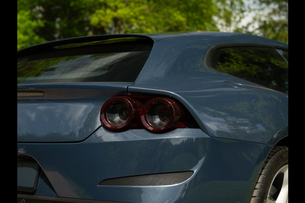 Ferrari GTC4 6.3 V12 Lusso | Atelier Car | Full spec! | Blu Ahrabian | Pano-dak | Lift | 360 cam | CarPlay