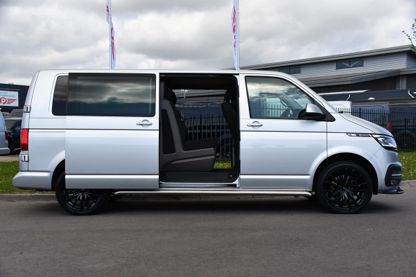 Volkswagen Transporter 2.0 TDI L2H1 30 DC Bulli Virtual, Adaptieve Cruise, Carplay, LED, Stoelverwarming, 199PK, Automaat, Sensoren, 2 x Schuifdeur, UNIEK!