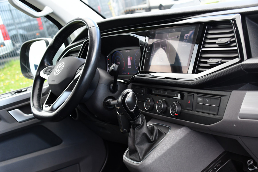 Volkswagen Transporter 2.0 TDI L2H1 30 DC Bulli Virtual, Adaptieve Cruise, Carplay, LED, Stoelverwarming, 199PK, Automaat, Sensoren, 2 x Schuifdeur, UNIEK!
