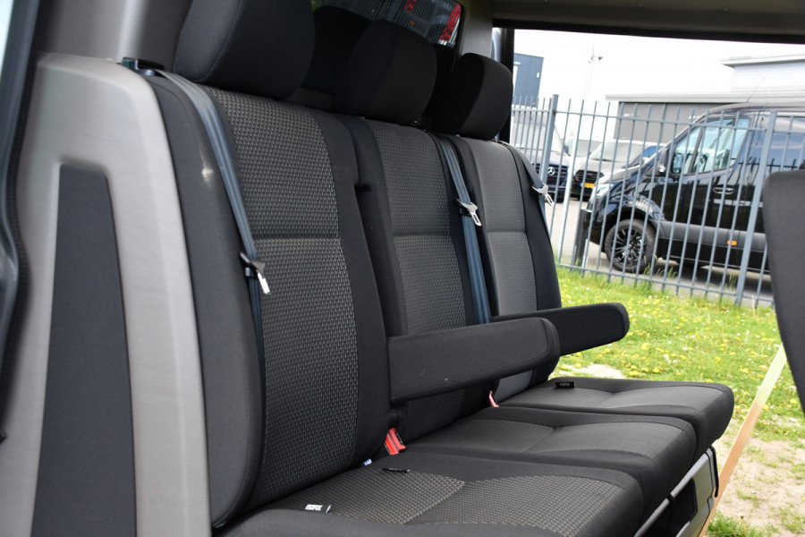 Volkswagen Transporter 2.0 TDI L2H1 30 DC Bulli Virtual, Adaptieve Cruise, Carplay, LED, Stoelverwarming, 199PK, Automaat, Sensoren, 2 x Schuifdeur, UNIEK!