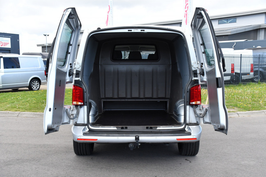 Volkswagen Transporter 2.0 TDI L2H1 30 DC Bulli Virtual, Adaptieve Cruise, Carplay, LED, Stoelverwarming, 199PK, Automaat, Sensoren, 2 x Schuifdeur, UNIEK!
