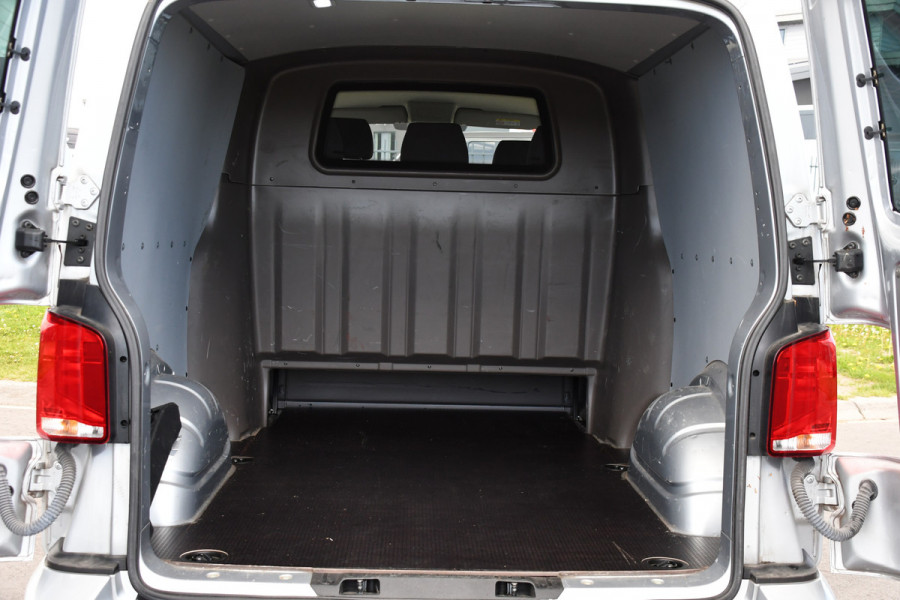 Volkswagen Transporter 2.0 TDI L2H1 30 DC Bulli Virtual, Adaptieve Cruise, Carplay, LED, Stoelverwarming, 199PK, Automaat, Sensoren, 2 x Schuifdeur, UNIEK!