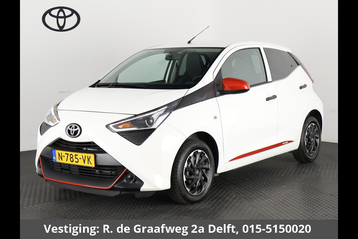 Toyota Aygo 1.0 VVT-i X-Fun + Coral Red Pack | Airco | Bluetooth | Privacy Glass | Toyota Aygo 1.0 VVT-i X-Fun + Coral Red Pack | Airco | Bluetooth | Privacy Glass |