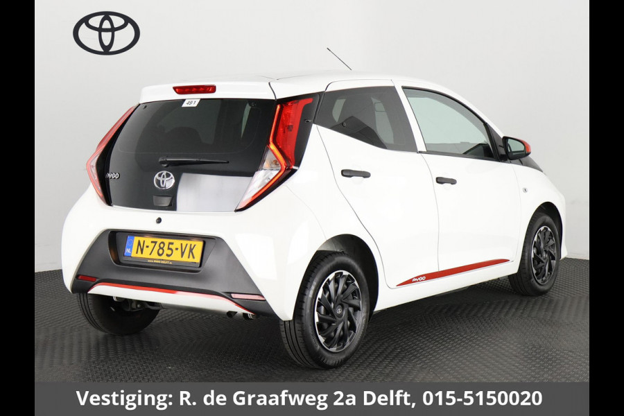 Toyota Aygo 1.0 VVT-i X-Fun + Coral Red Pack | Airco | Bluetooth | Privacy Glass |