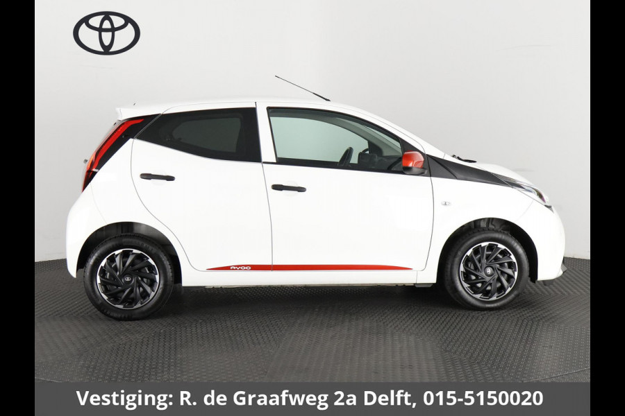 Toyota Aygo 1.0 VVT-i X-Fun + Coral Red Pack | Airco | Bluetooth | Privacy Glass |