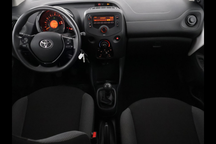 Toyota Aygo 1.0 VVT-i X-Fun + Coral Red Pack | Airco | Bluetooth | Privacy Glass |
