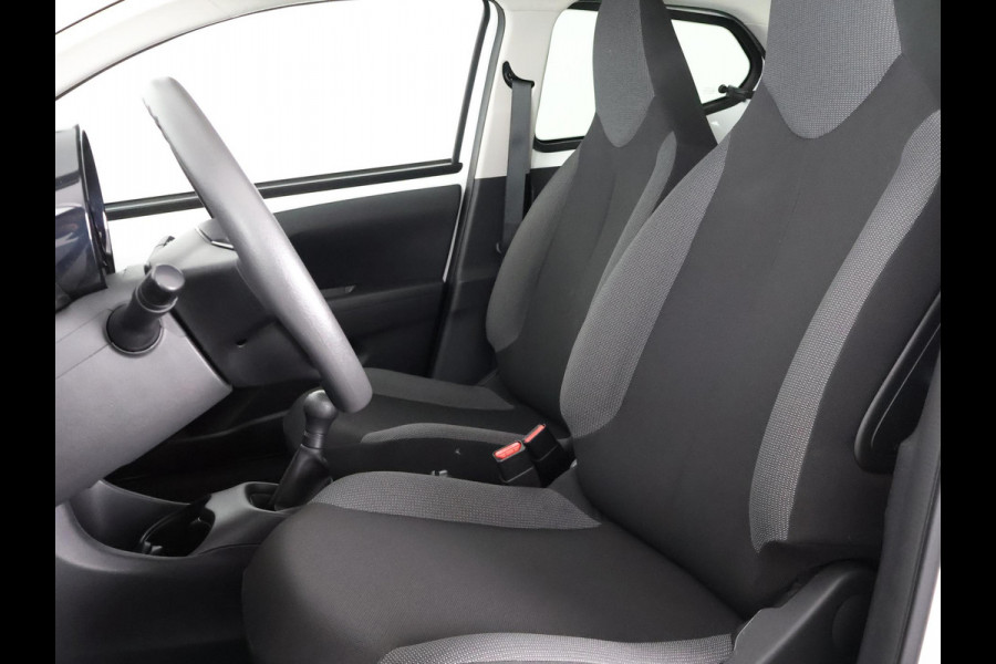 Toyota Aygo 1.0 VVT-i X-Fun + Coral Red Pack | Airco | Bluetooth | Privacy Glass |