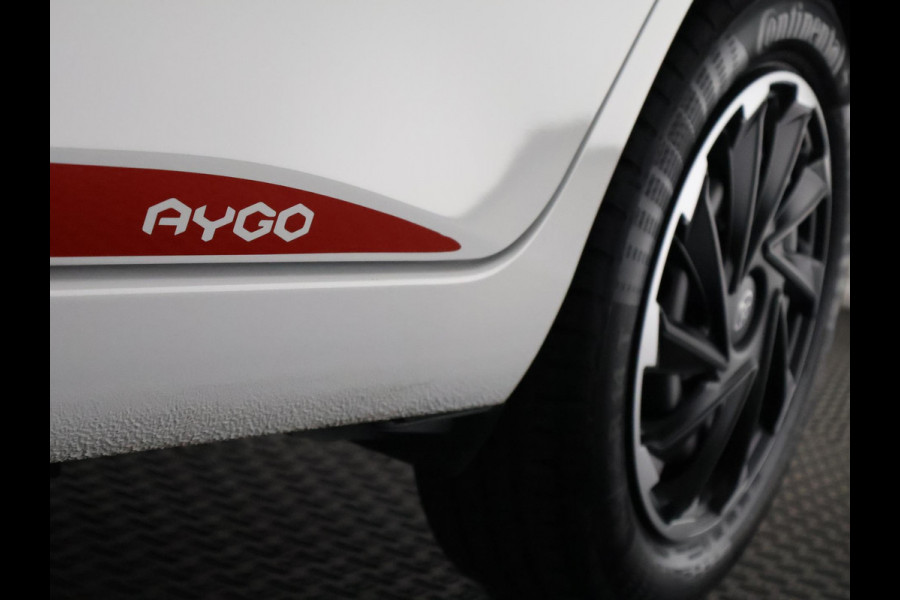Toyota Aygo 1.0 VVT-i X-Fun + Coral Red Pack | Airco | Bluetooth | Privacy Glass |