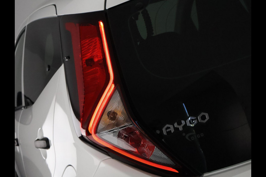 Toyota Aygo 1.0 VVT-i X-Fun + Coral Red Pack | Airco | Bluetooth | Privacy Glass |