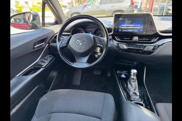 Toyota C-HR 1.8 Hybrid Style Plus | LED pakket, Navigatie, Dodehoekherkenning, Parkeersensoren, Keyless, Stoel + Stuurverwarming