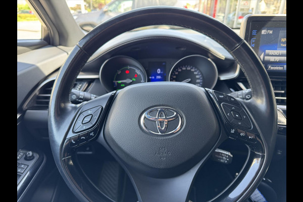 Toyota C-HR 1.8 Hybrid Style Plus | LED pakket, Navigatie, Dodehoekherkenning, Parkeersensoren, Keyless, Stoel + Stuurverwarming