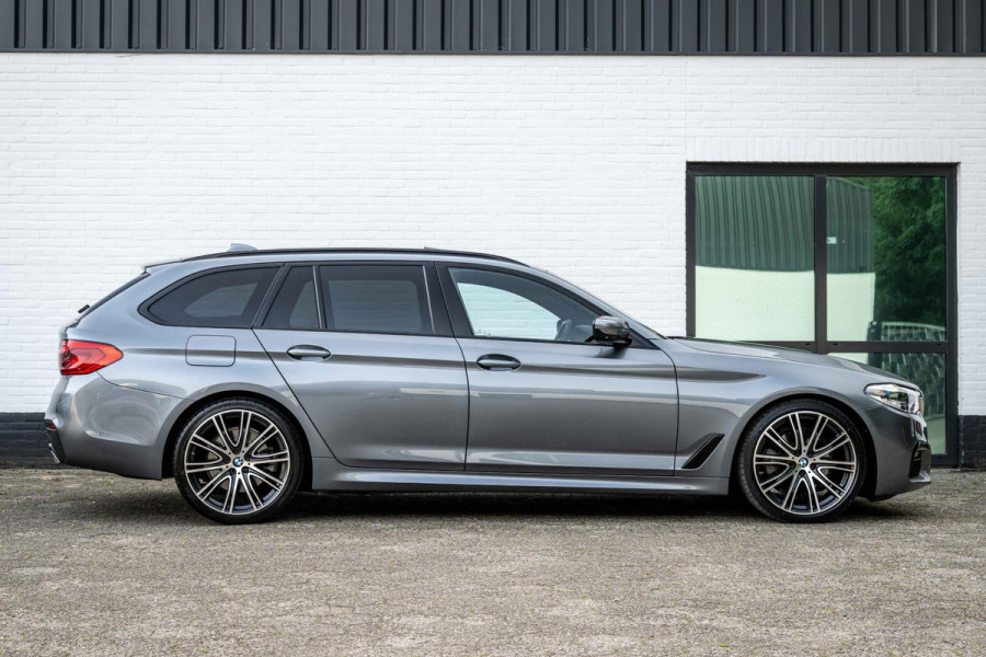 BMW 5 Serie Touring 520i M-Sport Panorama Nappa Leder Orig NL Auto NAP