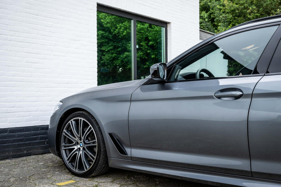BMW 5 Serie Touring 520i M-Sport Panorama Nappa Leder Orig NL Auto NAP