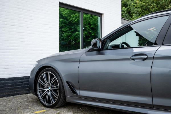BMW 5 Serie Touring 520i M-Sport Panorama Nappa Leder Orig NL Auto NAP