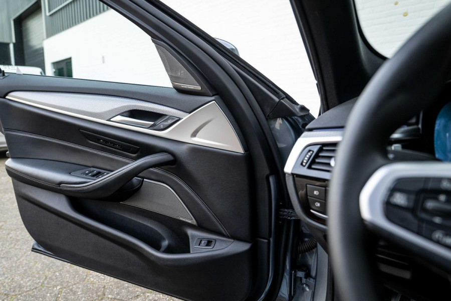 BMW 5 Serie Touring 520i M-Sport Panorama Nappa Leder Orig NL Auto NAP