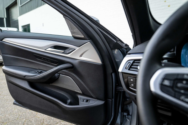 BMW 5 Serie Touring 520i M-Sport Panorama Nappa Leder Orig NL Auto NAP