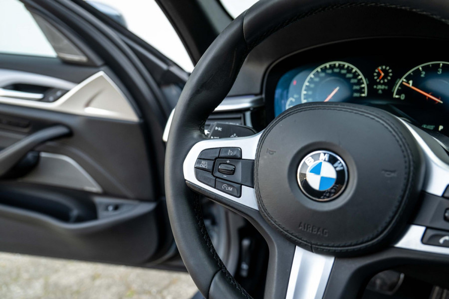 BMW 5 Serie Touring 520i M-Sport Panorama Nappa Leder Orig NL Auto NAP