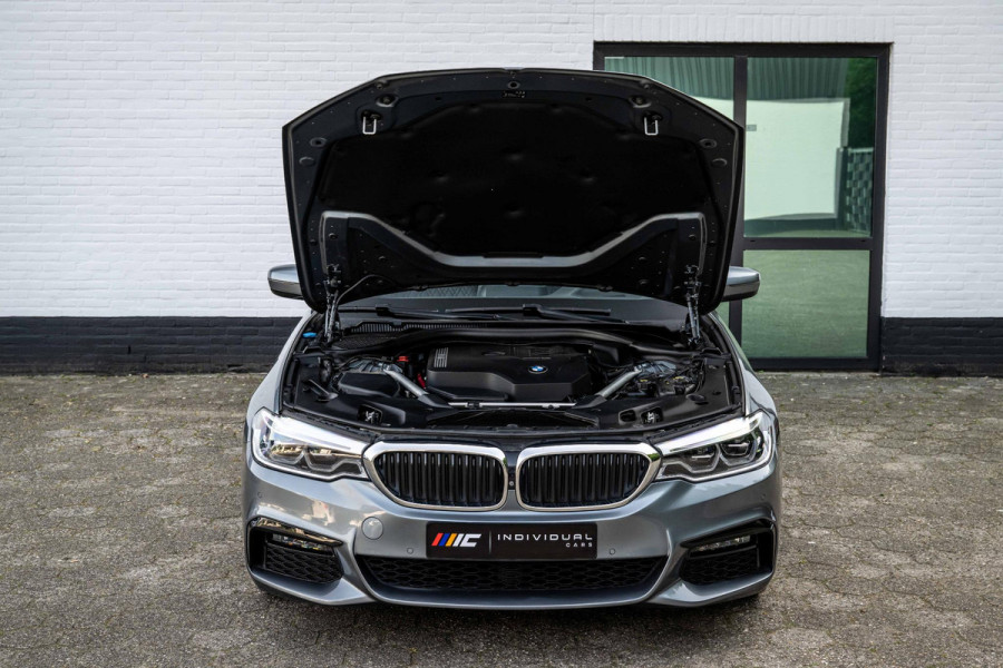 BMW 5 Serie Touring 520i M-Sport Panorama Nappa Leder Orig NL Auto NAP