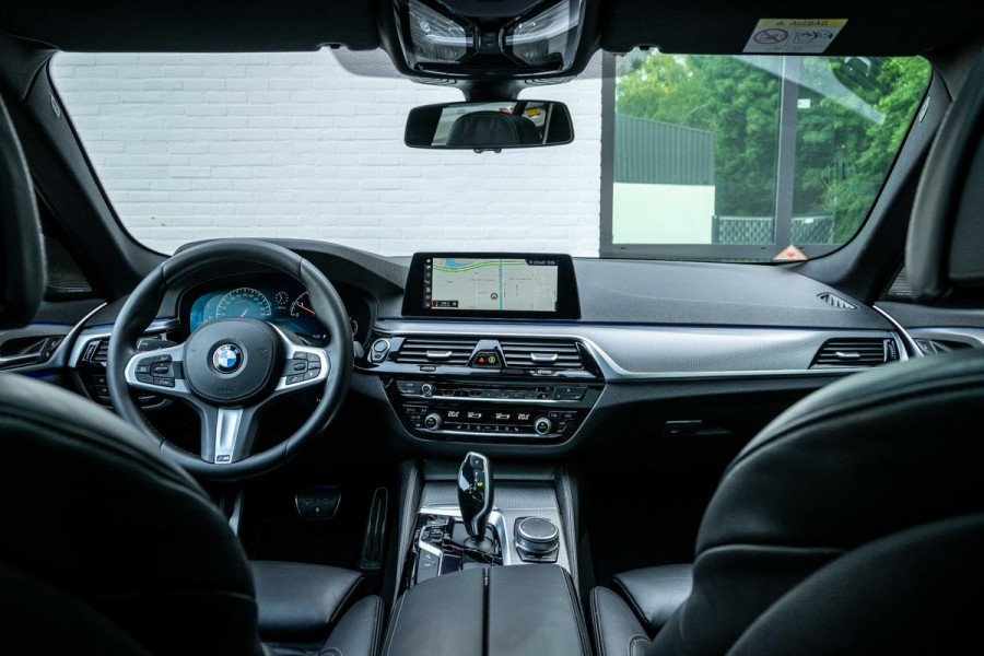 BMW 5 Serie Touring 520i M-Sport Panorama Nappa Leder Orig NL Auto NAP