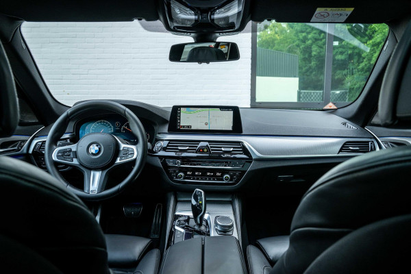 BMW 5 Serie Touring 520i M-Sport Panorama Nappa Leder Orig NL Auto NAP