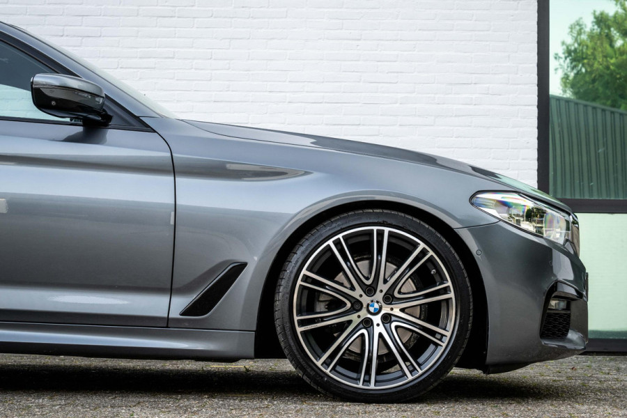 BMW 5 Serie Touring 520i M-Sport Panorama Nappa Leder Orig NL Auto NAP