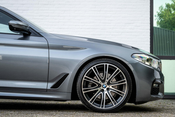 BMW 5 Serie Touring 520i M-Sport Panorama Nappa Leder Orig NL Auto NAP
