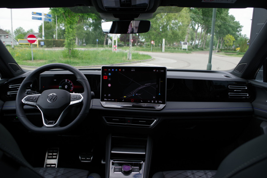 Volkswagen Tiguan 1.5 eHybrid 272 PK R-Line Edition PHEV, Panoramadak, Trekhaak, Harman / Kardon Geluidssysteem, Massage