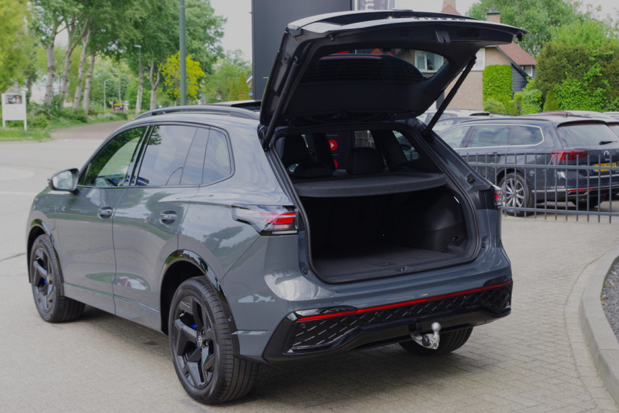Volkswagen Tiguan 1.5 eHybrid 272 PK R-Line Edition PHEV, Panoramadak, Trekhaak, Harman / Kardon Geluidssysteem, Massage