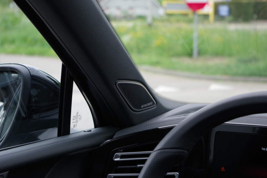 Volkswagen Tiguan 1.5 eHybrid 272 PK R-Line Edition PHEV, Panoramadak, Trekhaak, Harman / Kardon Geluidssysteem, Massage