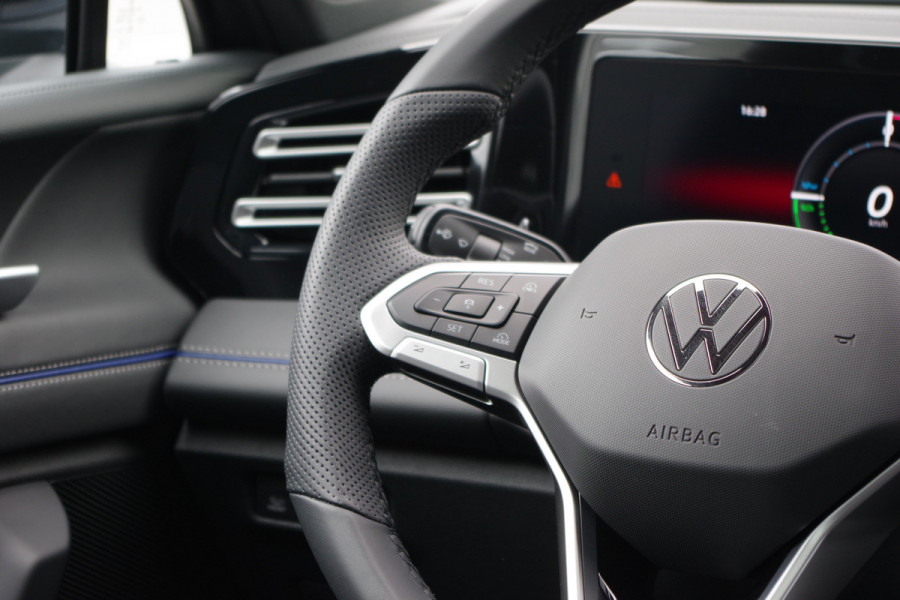 Volkswagen Tiguan 1.5 eHybrid 272 PK R-Line Edition PHEV, Panoramadak, Trekhaak, Harman / Kardon Geluidssysteem, Massage