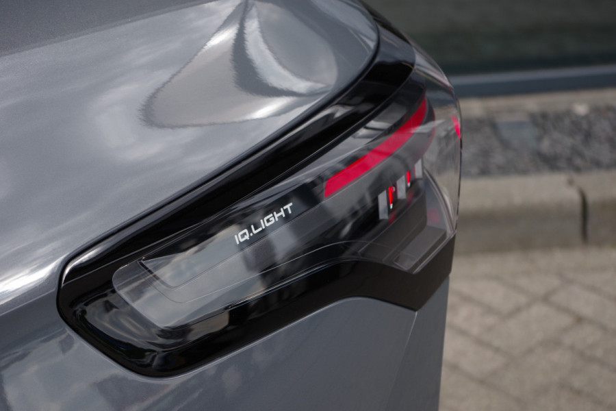 Volkswagen Tiguan 1.5 eHybrid 272 PK R-Line Edition PHEV, Panoramadak, Trekhaak, Harman / Kardon Geluidssysteem, Massage