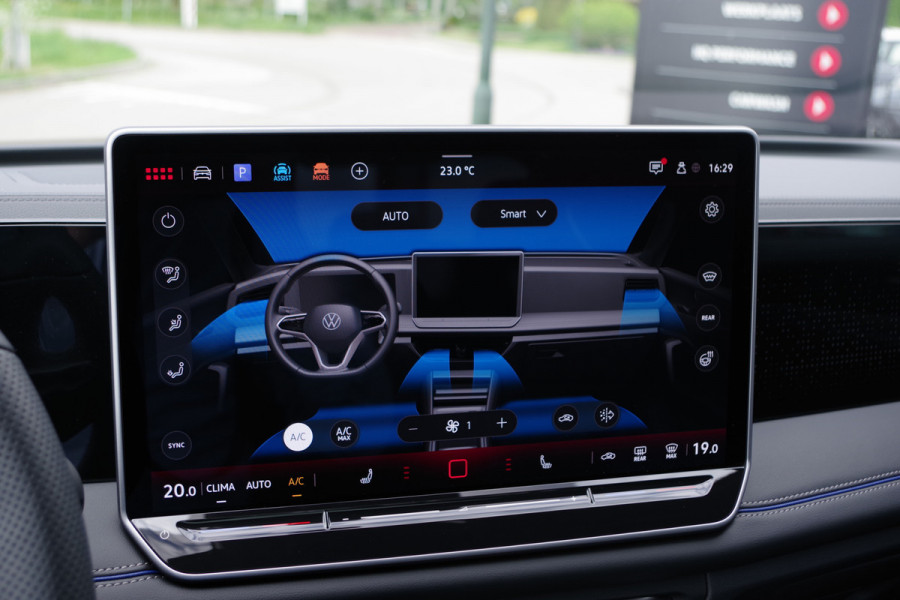 Volkswagen Tiguan 1.5 eHybrid 272 PK R-Line Edition PHEV, Panoramadak, Trekhaak, Harman / Kardon Geluidssysteem, Massage