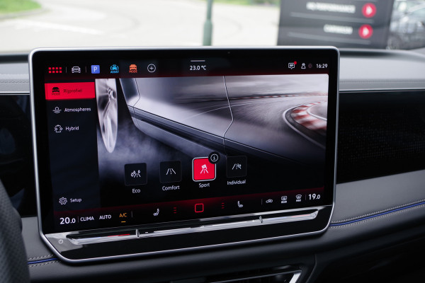 Volkswagen Tiguan 1.5 eHybrid 272 PK R-Line Edition PHEV, Panoramadak, Trekhaak, Harman / Kardon Geluidssysteem, Massage