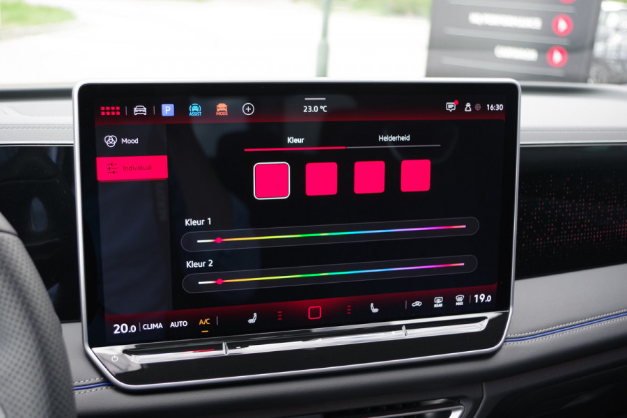 Volkswagen Tiguan 1.5 eHybrid 272 PK R-Line Edition PHEV, Panoramadak, Trekhaak, Harman / Kardon Geluidssysteem, Massage