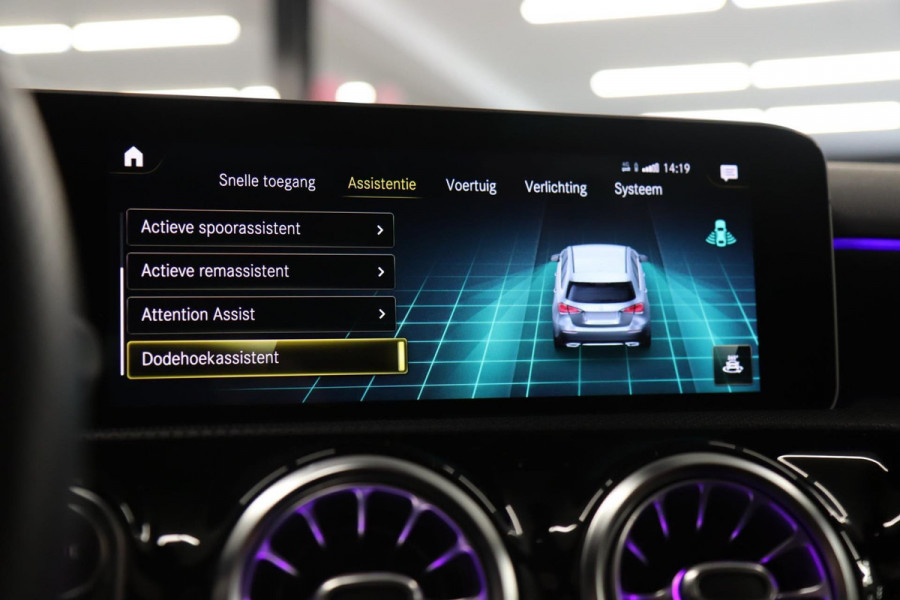 Mercedes-Benz A-Klasse 220 AMG /PANODAK/CAM/MEOMORY/LANE/VOL