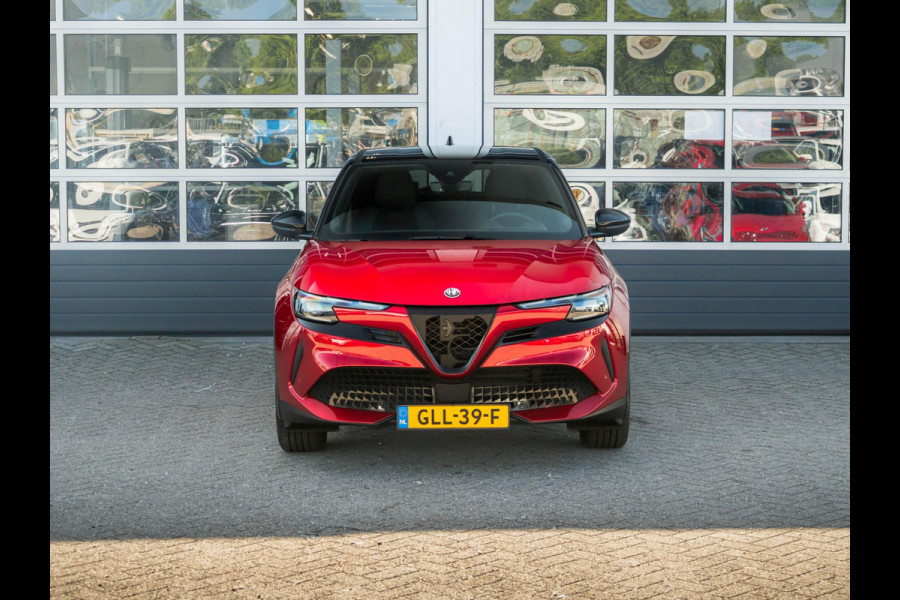 Alfa Romeo junior Elettrica Speciale 54 kWh | Pack Techno | Clima | Camera | Carplay | Adapt Cruise | Stoelverw. | Bicolore