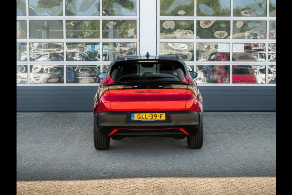Alfa Romeo junior Elettrica Speciale 54 kWh | Pack Techno | Clima | Camera | Carplay | Adapt Cruise | Stoelverw. | Bicolore
