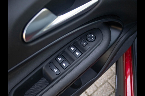 Alfa Romeo junior Elettrica Speciale 54 kWh | Pack Techno | Clima | Camera | Carplay | Adapt Cruise | Stoelverw. | Bicolore
