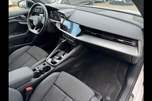Audi A3 Sportback 35 TFSI 3 x S-Line Camera S-Tronic CarPlay 18inch Navi Garantie Stlvw