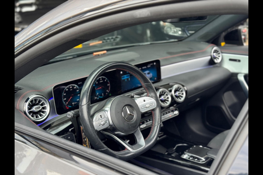 Mercedes-Benz CLA-Klasse 180 d AMG 2019 AUT NAVI PANO Diesel