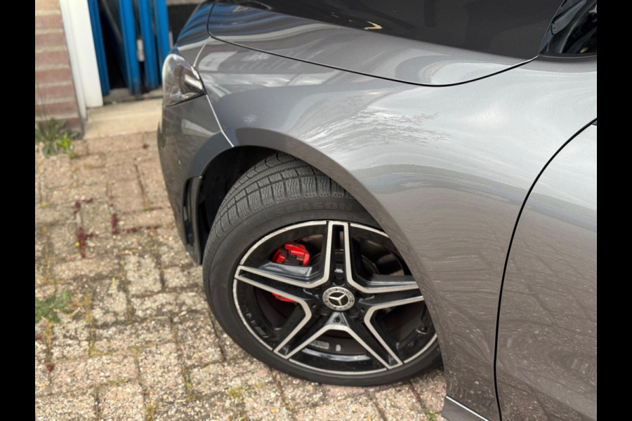 Mercedes-Benz CLA-Klasse 180 d AMG 2019 AUT NAVI PANO Diesel