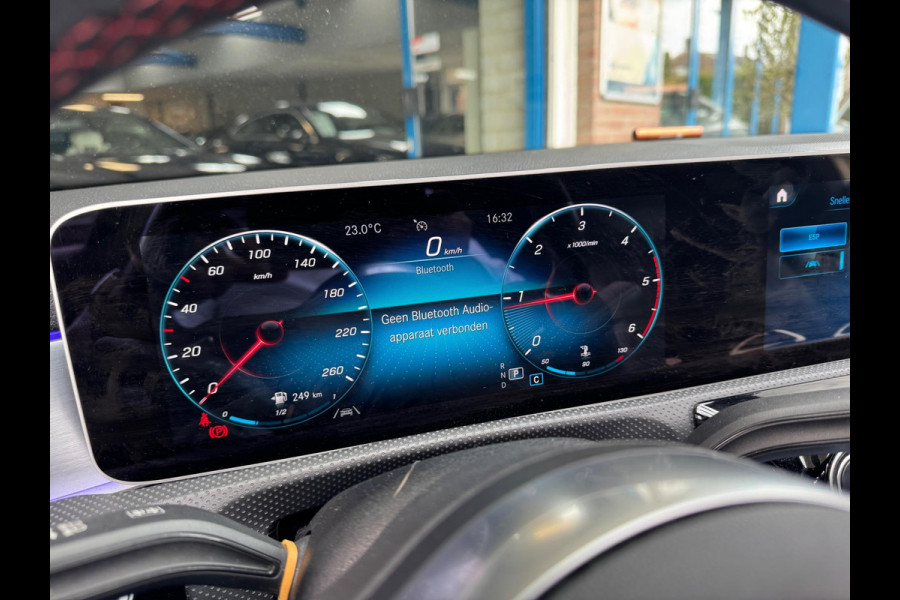 Mercedes-Benz CLA-Klasse 180 d AMG 2019 AUT NAVI PANO Diesel
