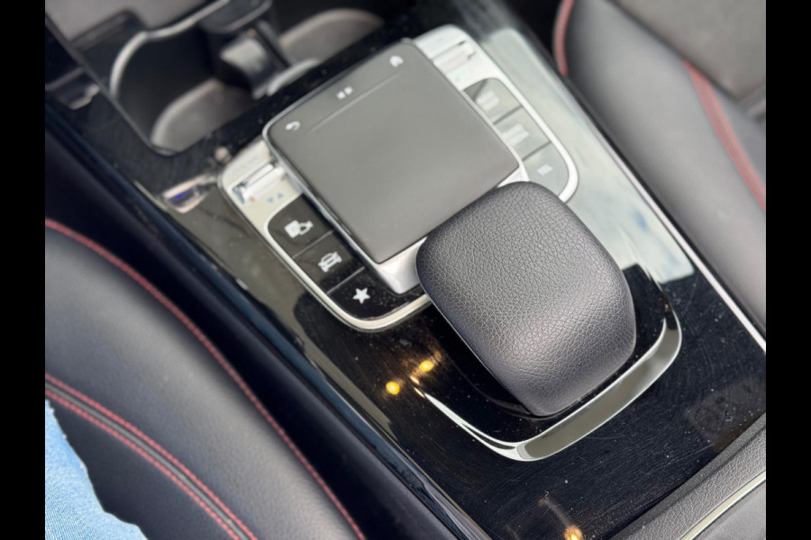 Mercedes-Benz CLA-Klasse 180 d AMG 2019 AUT NAVI PANO Diesel