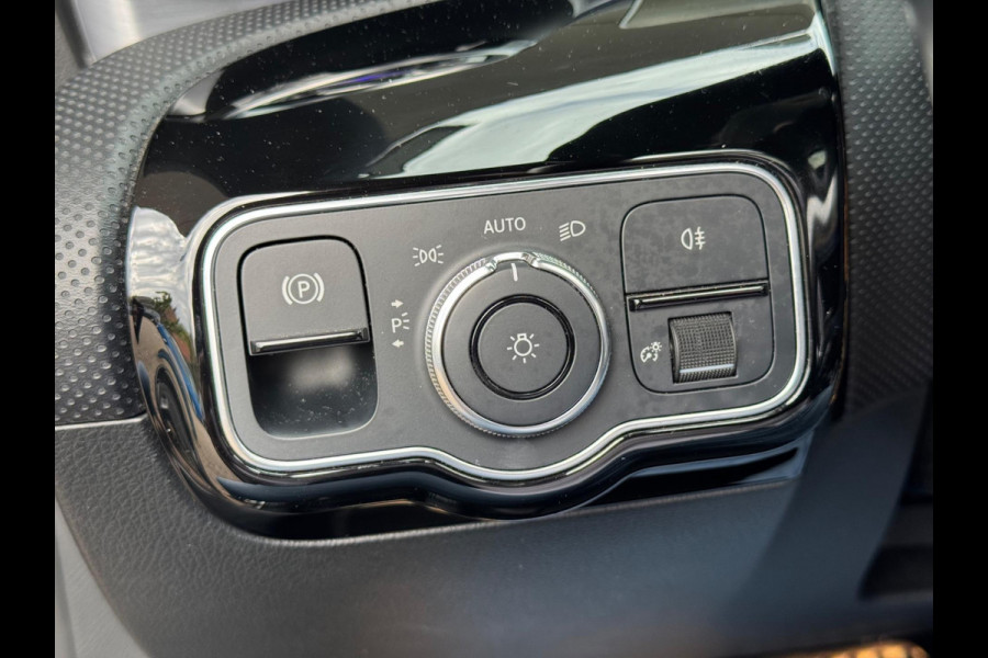 Mercedes-Benz CLA-Klasse 180 d AMG 2019 AUT NAVI PANO Diesel