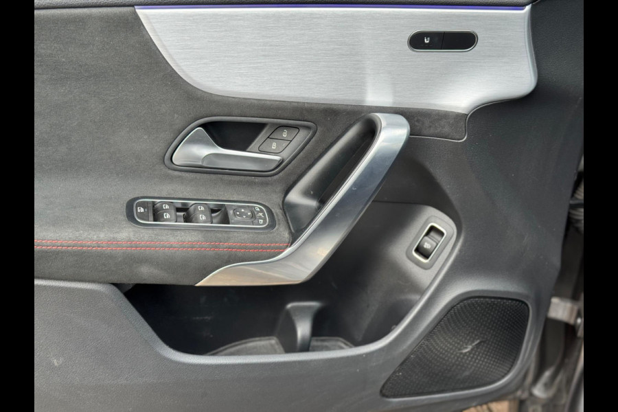Mercedes-Benz CLA-Klasse 180 d AMG 2019 AUT NAVI PANO Diesel