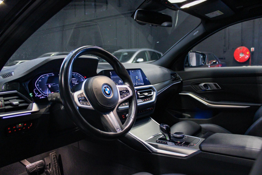 BMW 3 Serie Touring 330e M-Sport | Pano | Trekhaak | 360 camera
